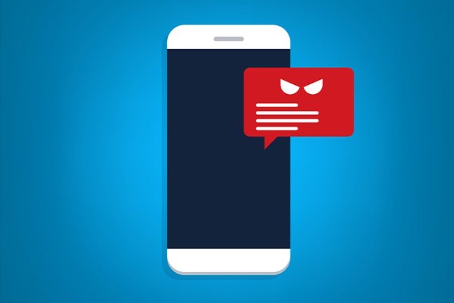 Smartphone mit roter Warnsprechblase als Symbol für Betrugs-SMS